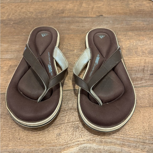 Women’s Adidas Flip Flop Sandals Shoes Fit FOAM Soft Comfort Footbed Size 8 - Picture 1 of 7